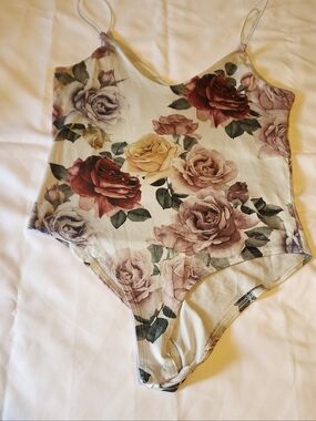 gaze Floral Rose Print Bodysuit in Cream with Multicolor Roses